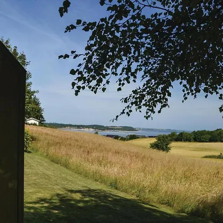Semesterbostad Three-bedroom Holiday In Farso Hvalpsund